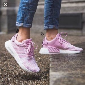 adidas • NMD R2 •’wonderpink • women’s 6
